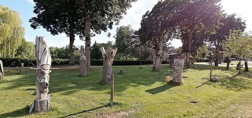 Gemeinde Einhaus im Amt Lauenburgische Seen Skulpturenpark im Ortseingang
